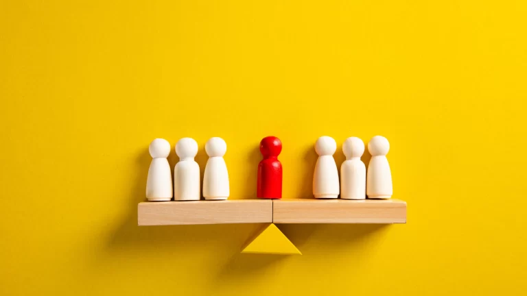 An image of 7 pawns with a red one in the middle representing HOA board conflict of interest